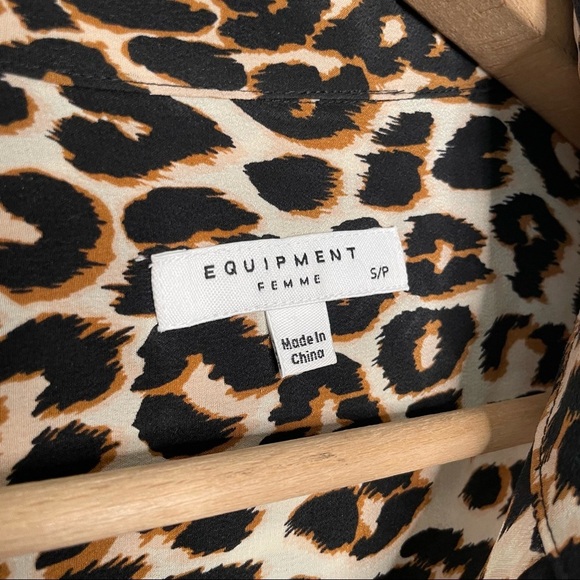 Equipment Femme | Natural Leopard Print Slim Signature Silk Shirt Size Small - Picture 7 of 10